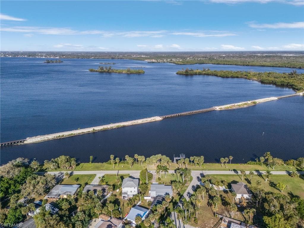 4826 E Riverside DR, FORT MYERS FL 33905-1