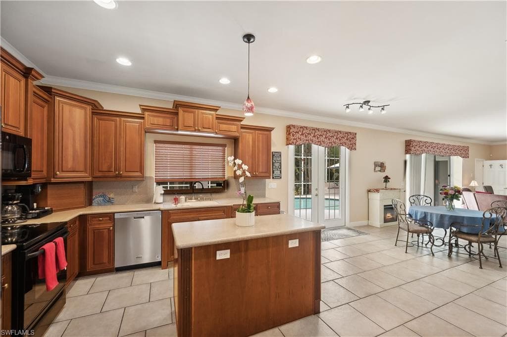 4897 Berkeley DR, NAPLES FL 34112-8