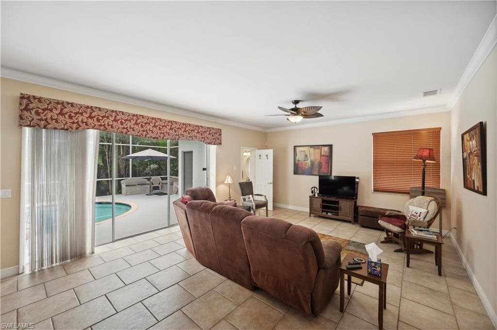 4897 Berkeley DR, NAPLES FL 34112-3