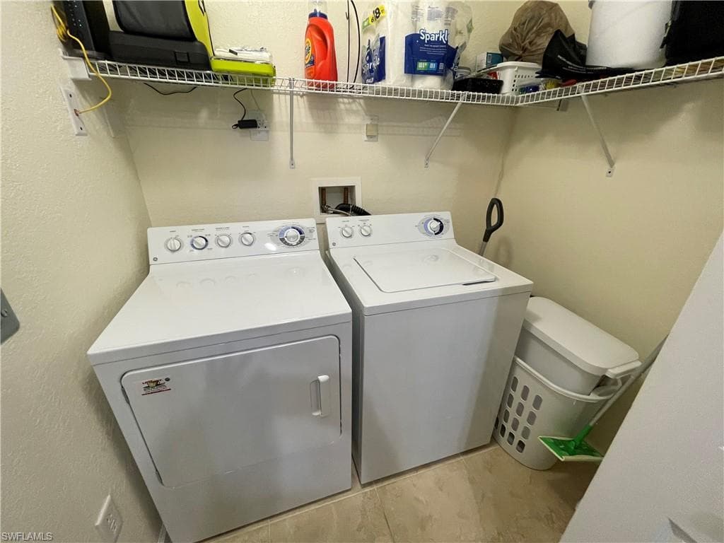 5950 Almaden DR, NAPLES FL 34119-17