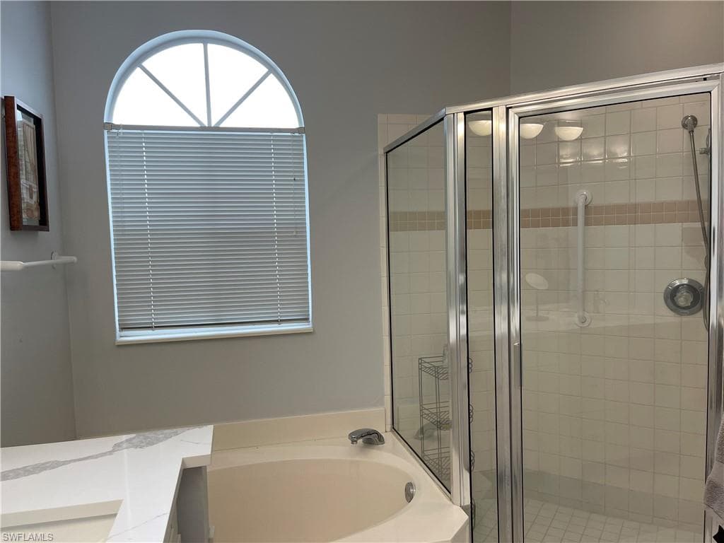 5950 Almaden DR, NAPLES FL 34119-10