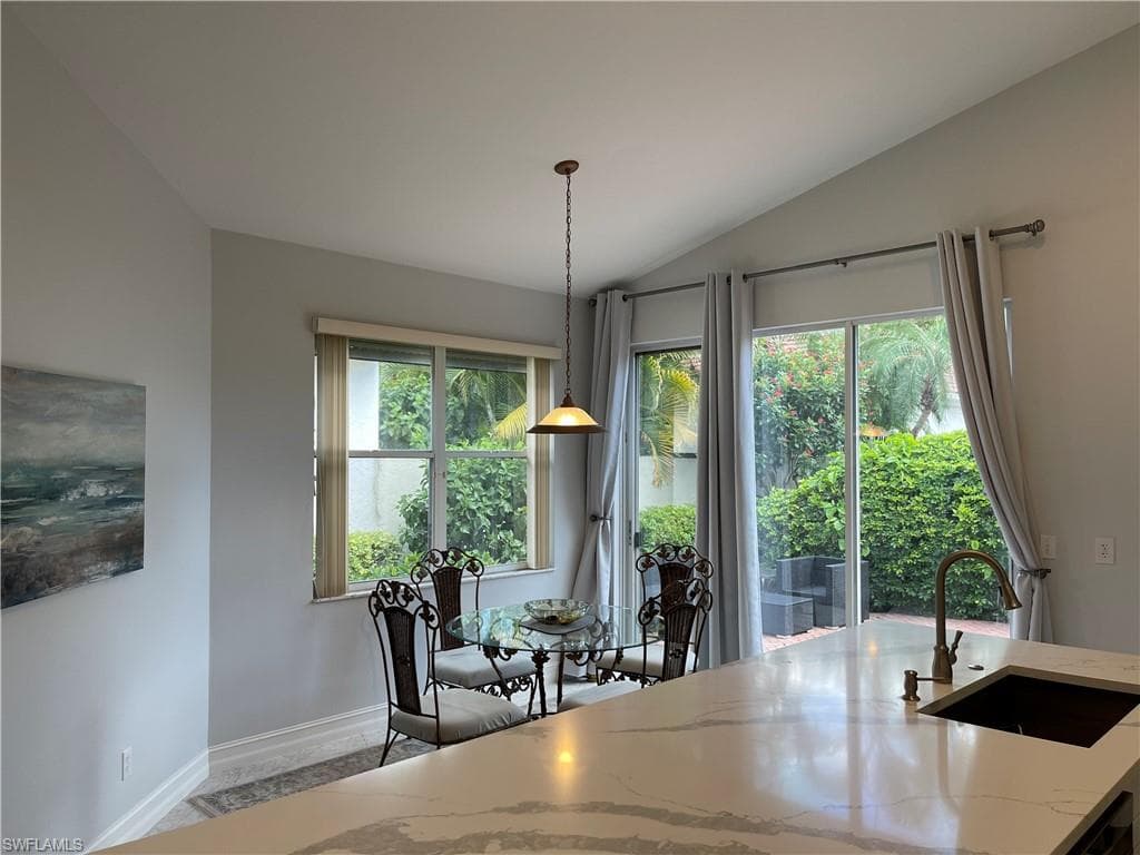 5950 Almaden DR, NAPLES FL 34119-3