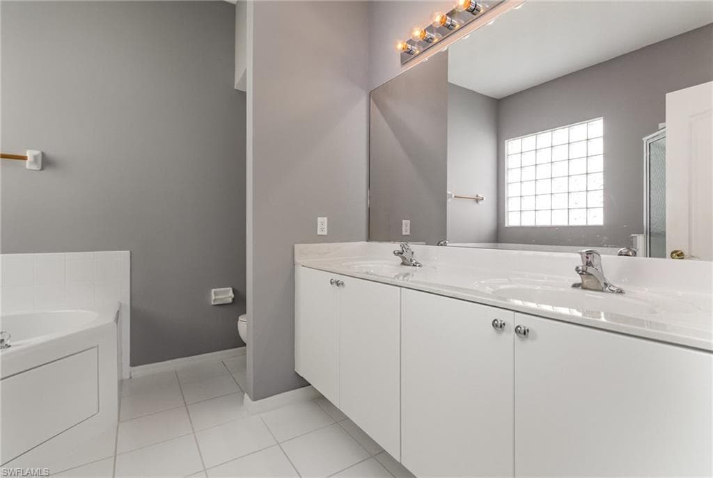 2684 Sunset Lake DR, CAPE CORAL FL 33909-9