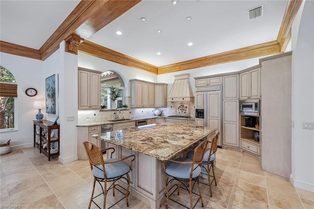 837 Barcarmil WAY, NAPLES FL 34110-9