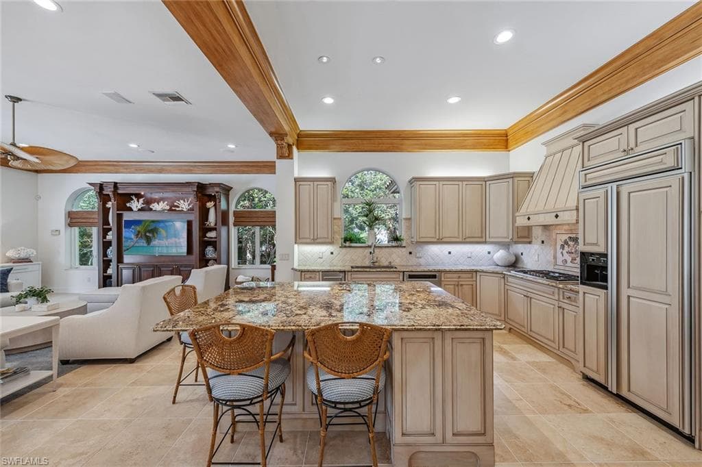 837 Barcarmil WAY, NAPLES FL 34110-10