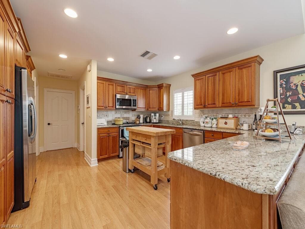 143 Edgemere WAY S, NAPLES FL 34105-6