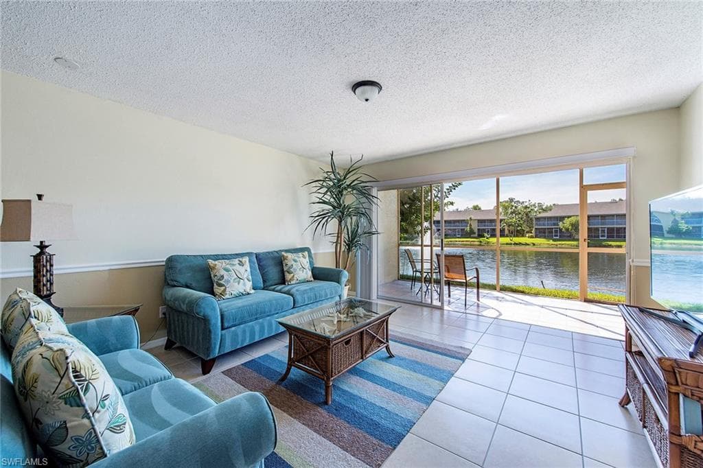 1290 Yesica Ann CIR # 105, NAPLES FL 34110-1