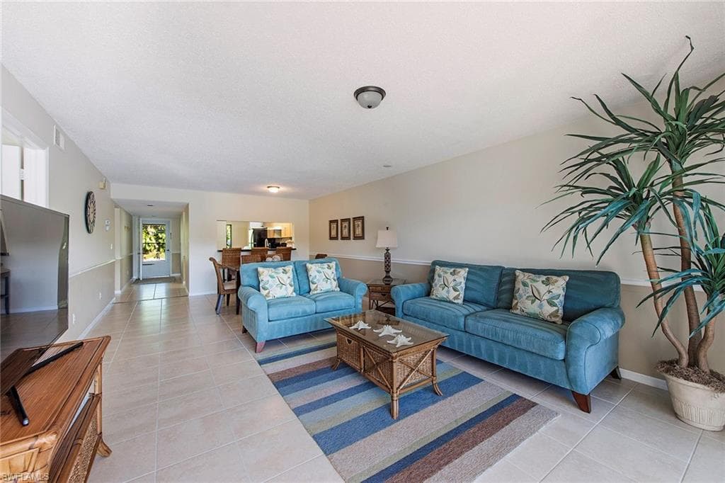 1290 Yesica Ann CIR # 105, NAPLES FL 34110-2