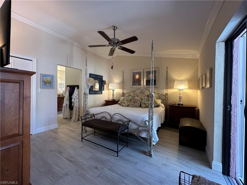 1315 Naples Lake DR, NAPLES FL 34104-12