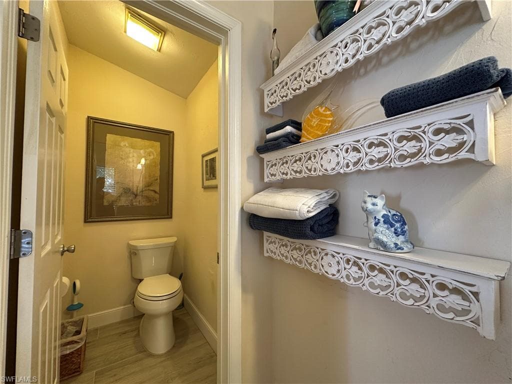 1315 Naples Lake DR, NAPLES FL 34104-15