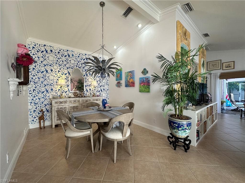 1315 Naples Lake DR, NAPLES FL 34104-4