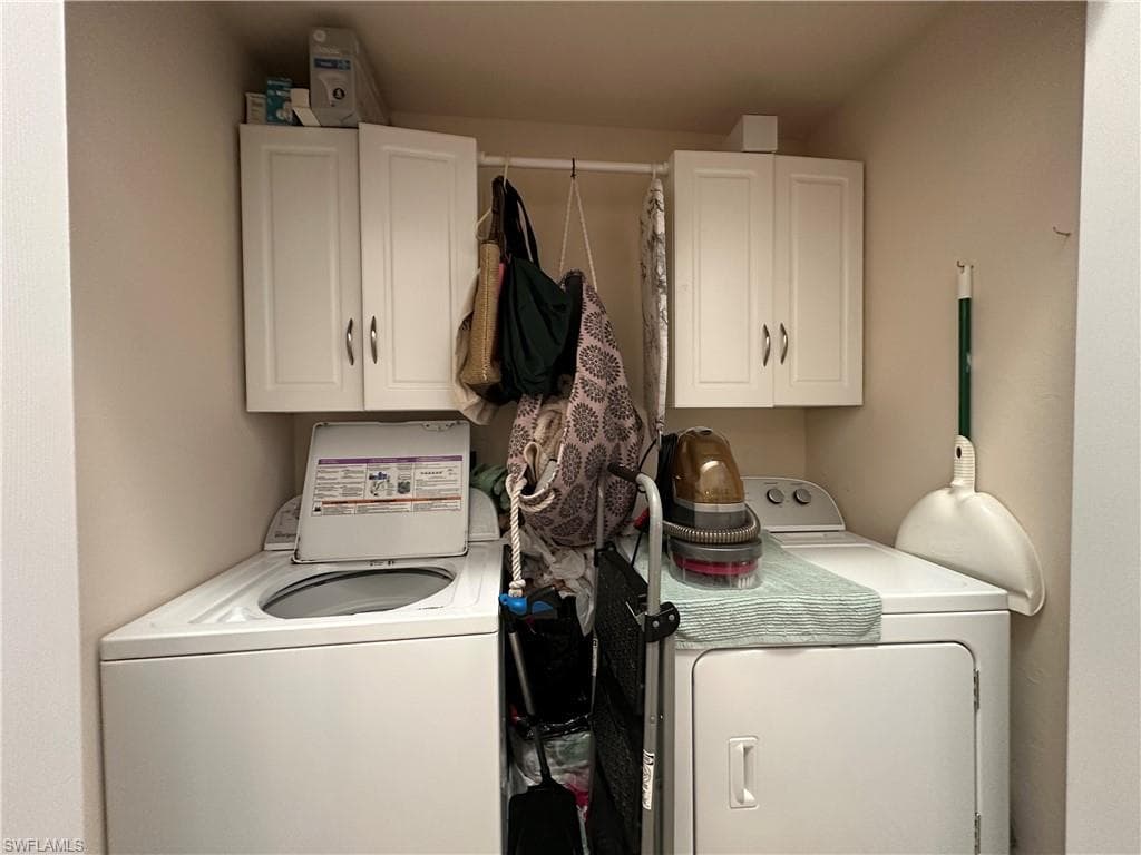 1315 Naples Lake DR, NAPLES FL 34104-19