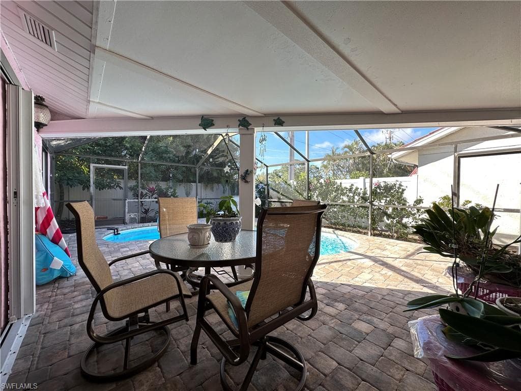 1315 Naples Lake DR, NAPLES FL 34104-23