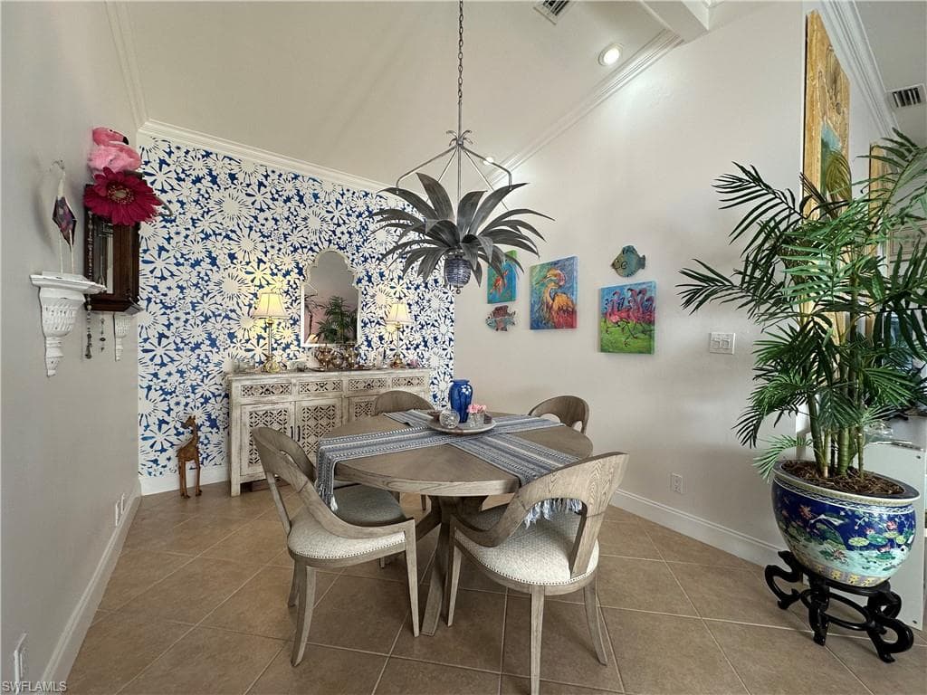 1315 Naples Lake DR, NAPLES FL 34104-3