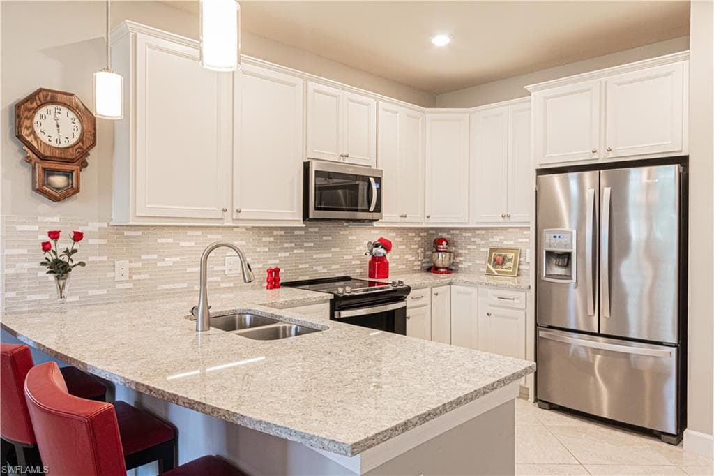 7658 Jacaranda LN, NAPLES FL 34114-11