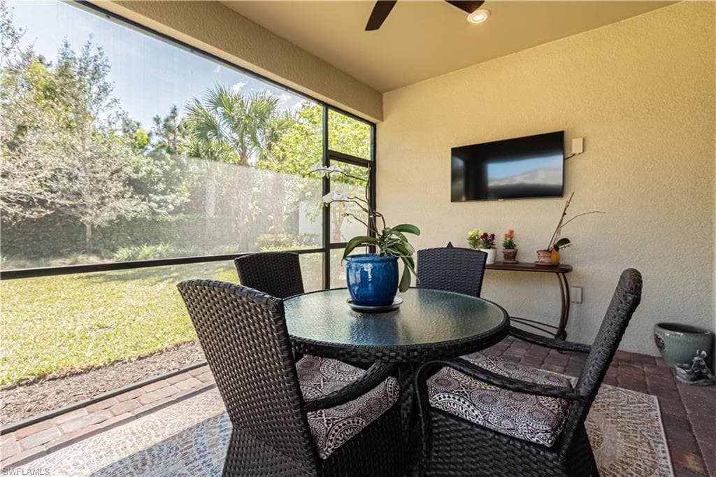 7658 Jacaranda LN, NAPLES FL 34114-29