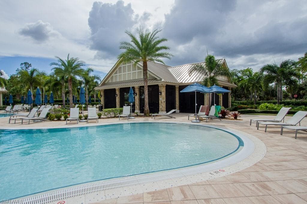 7658 Jacaranda LN, NAPLES FL 34114-40