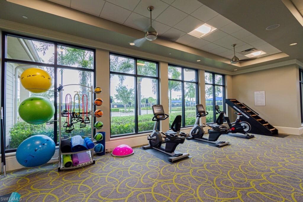 7658 Jacaranda LN, NAPLES FL 34114-36