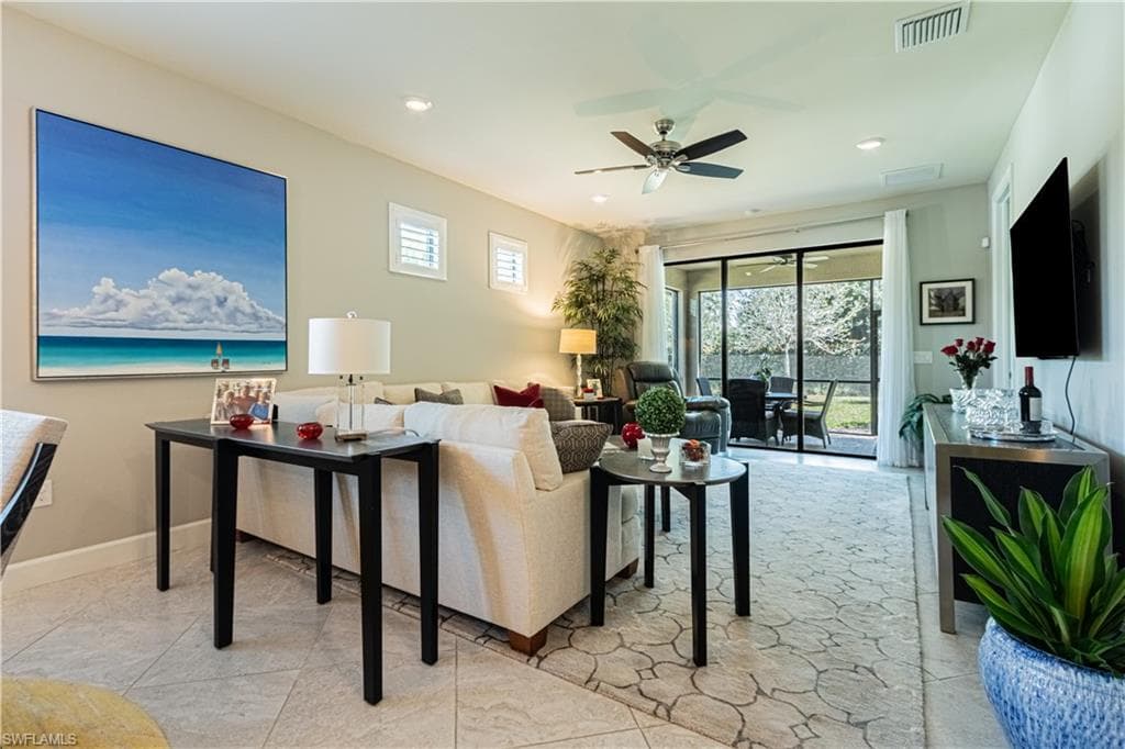 7658 Jacaranda LN, NAPLES FL 34114-18