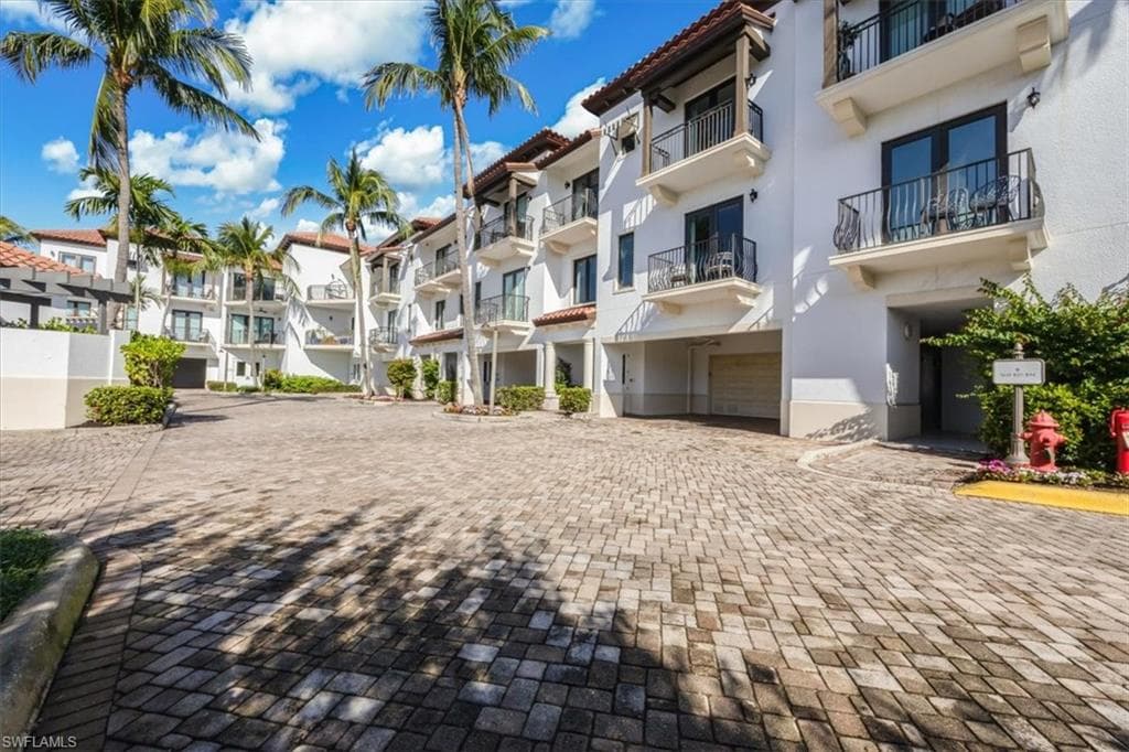 1530 5th AVE S # 208C, NAPLES FL 34102-27