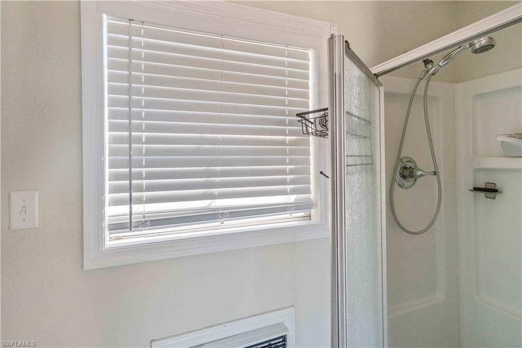 10211 Surfwood CT, FORT MYERS FL 33905-18