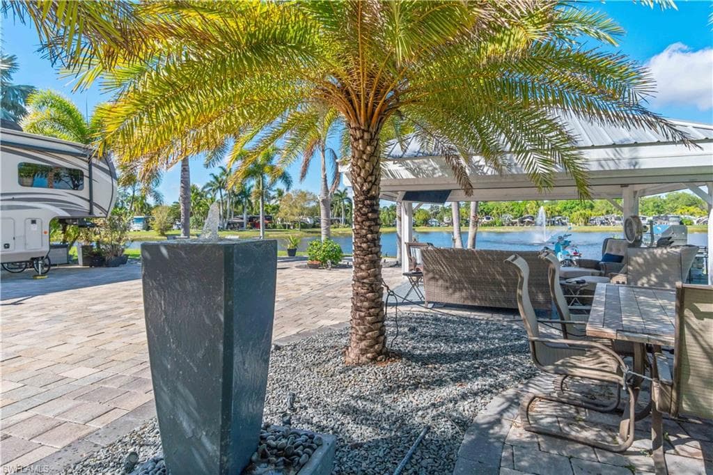 10211 Surfwood CT, FORT MYERS FL 33905-20