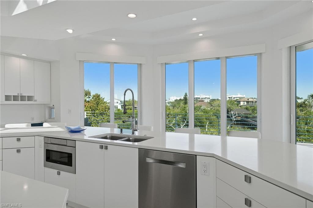 795 Waterside DR-31