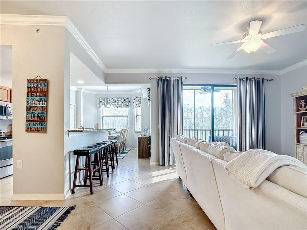 9715 Acqua CT # 127, NAPLES FL 34113-9