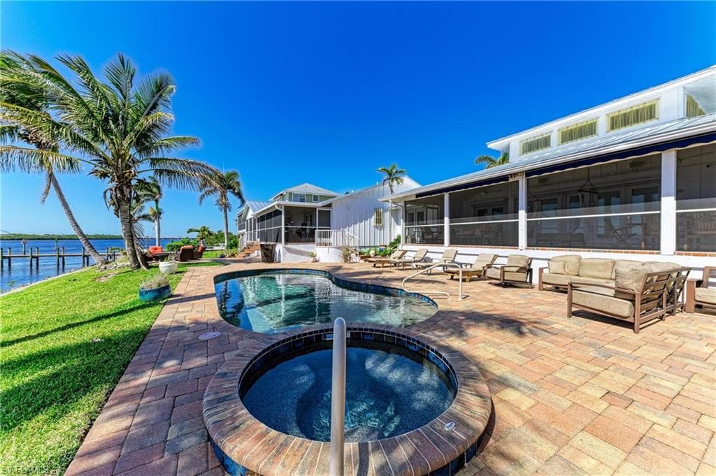 3790 Peace River DR, PUNTA GORDA FL 33983-39