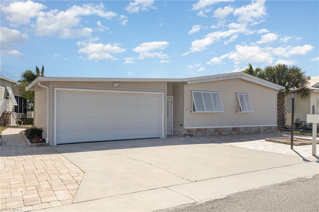 11181 Azalea LN, FORT MYERS BEACH FL 33931-1