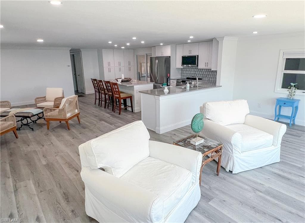 11181 Azalea LN, FORT MYERS BEACH FL 33931-11