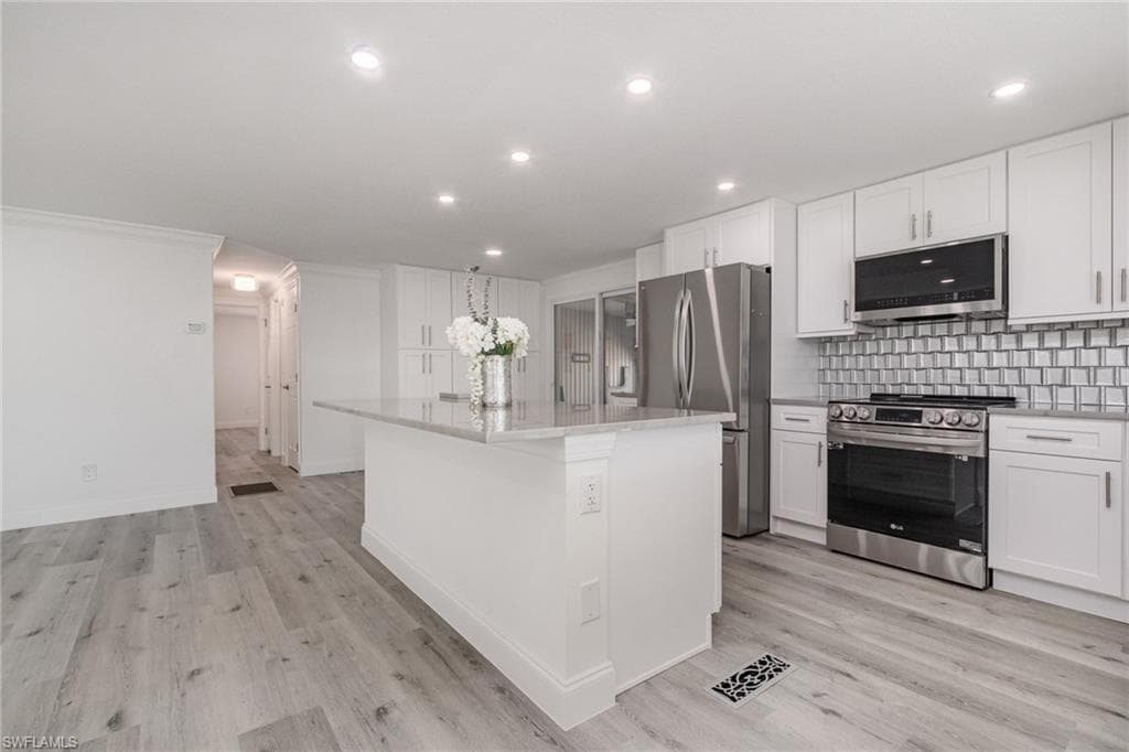 11181 Azalea LN, FORT MYERS BEACH FL 33931-25