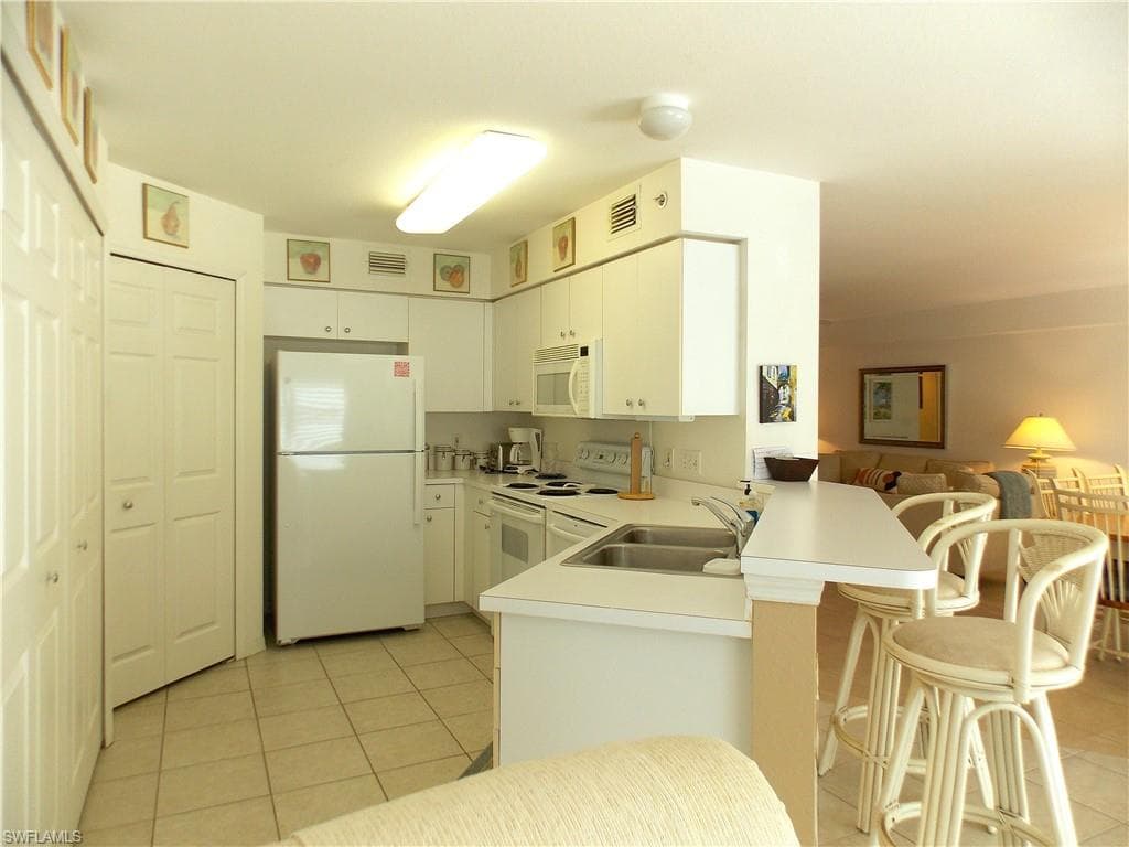 15475 Cedarwood LN # 104, NAPLES FL 34110-12