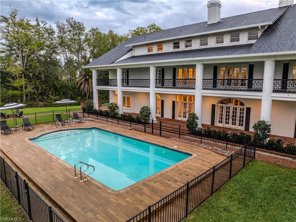 13189 VALEWOOD DR, NAPLES FL 34119-46