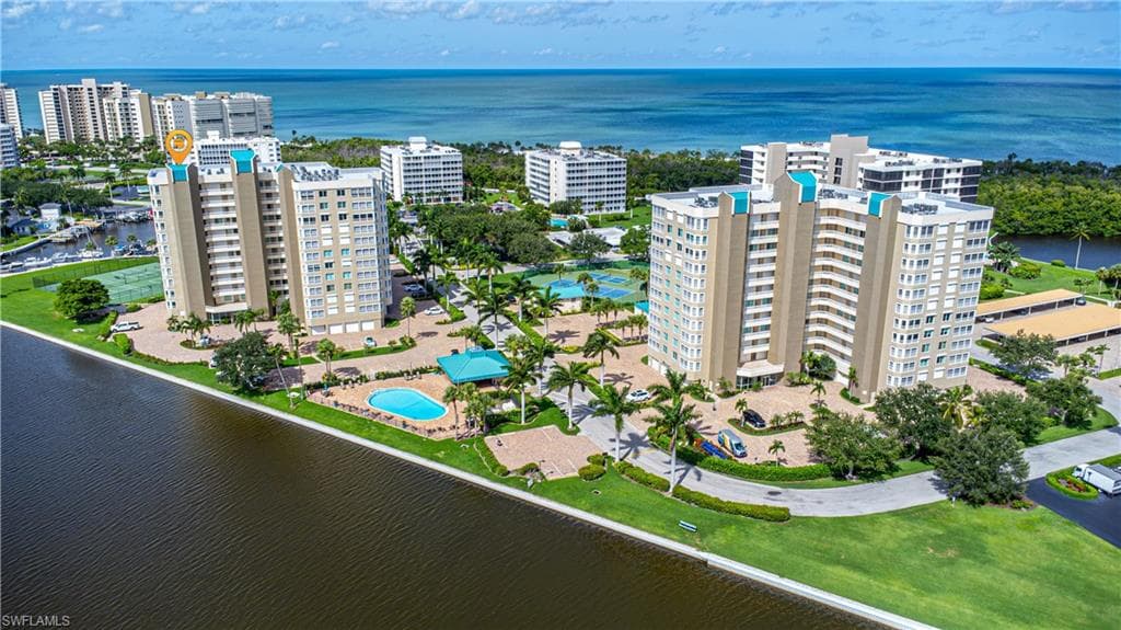 21 Bluebill AVE # 902, NAPLES FL 34108-1