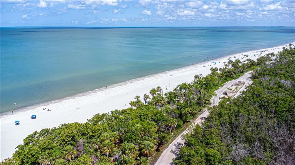 21 Bluebill AVE # 902, NAPLES FL 34108-5