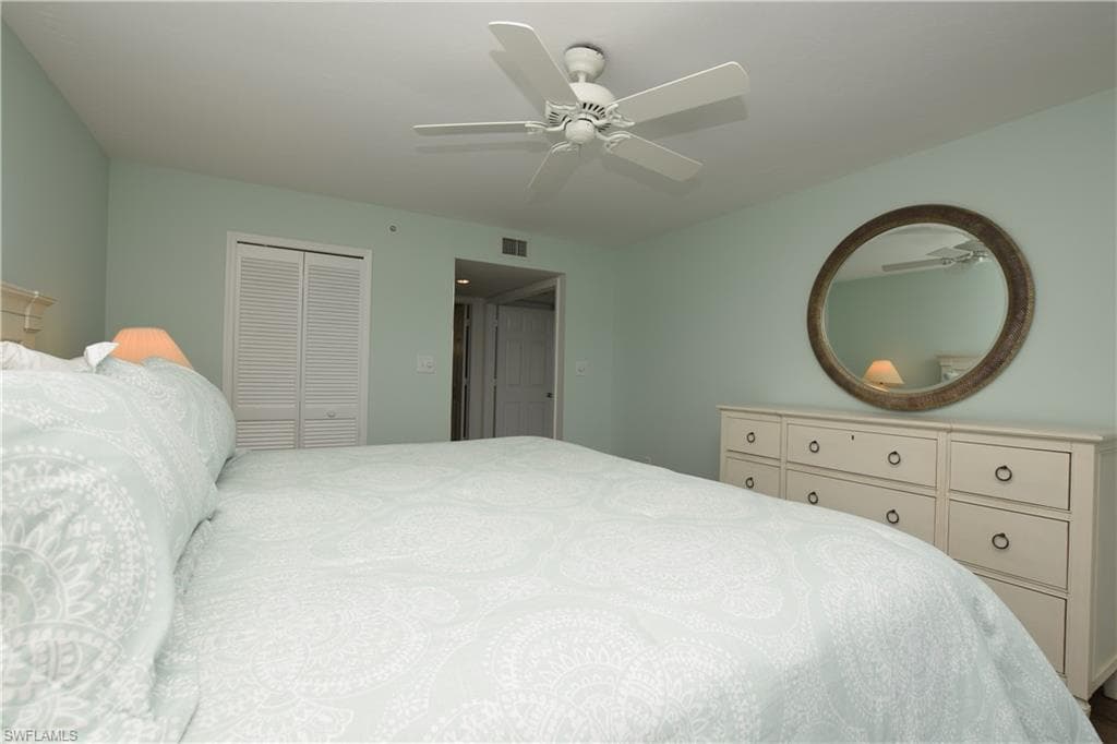 21 Bluebill AVE # 902, NAPLES FL 34108-25