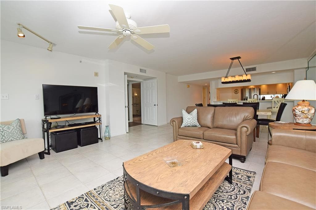 21 Bluebill AVE # 902, NAPLES FL 34108-21