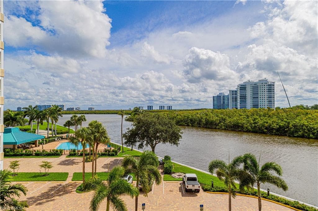 21 Bluebill AVE # 902, NAPLES FL 34108-6