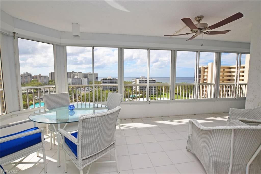 21 Bluebill AVE # 902, NAPLES FL 34108-2