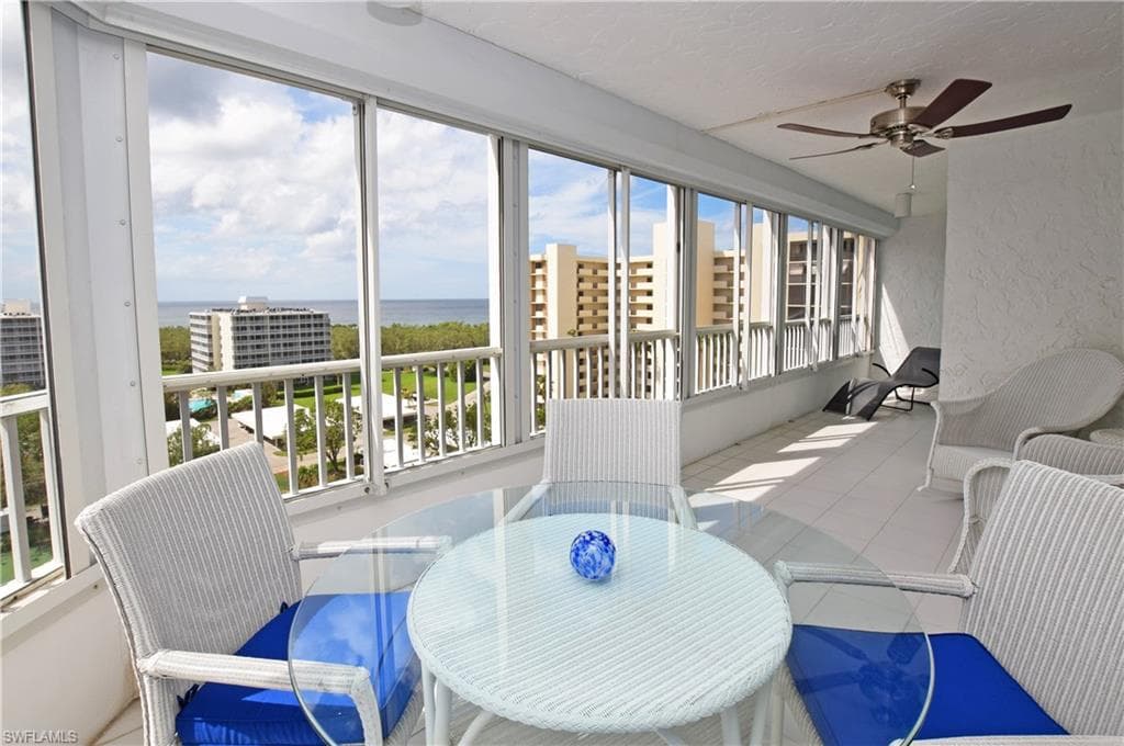 21 Bluebill AVE # 902, NAPLES FL 34108-35