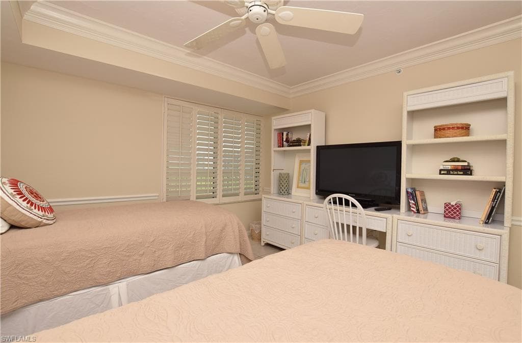 21 Bluebill AVE # 902, NAPLES FL 34108-29