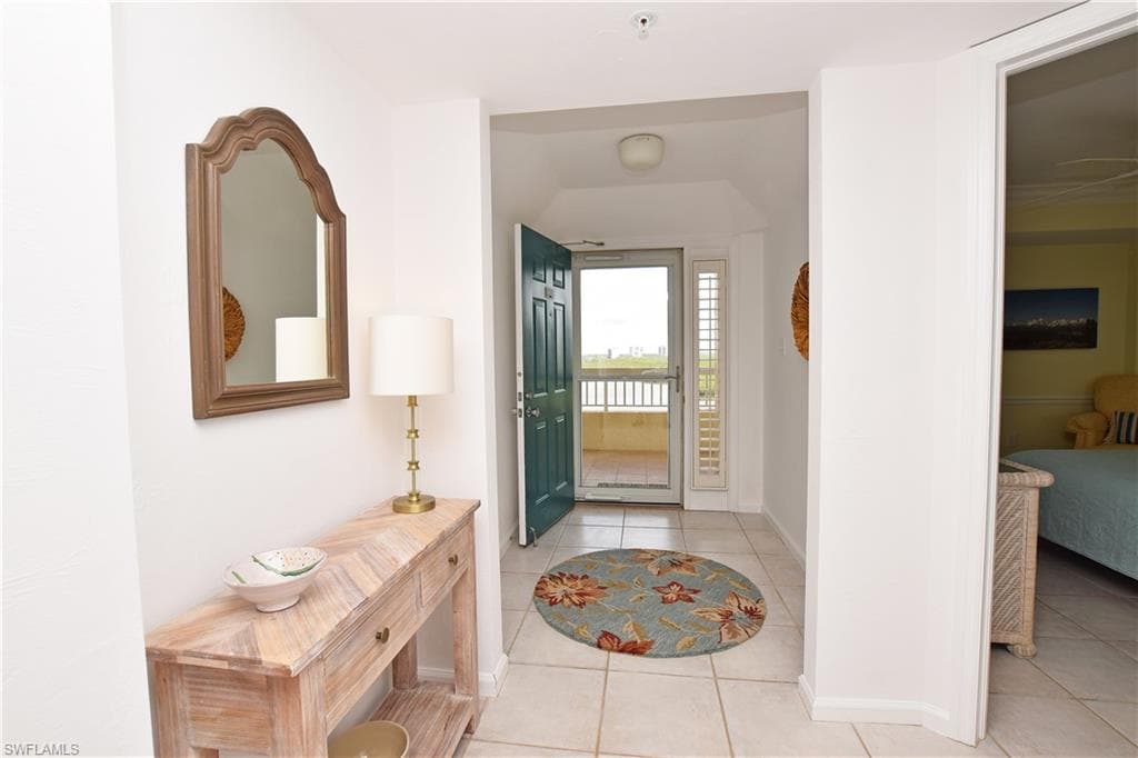 21 Bluebill AVE # 902, NAPLES FL 34108-9