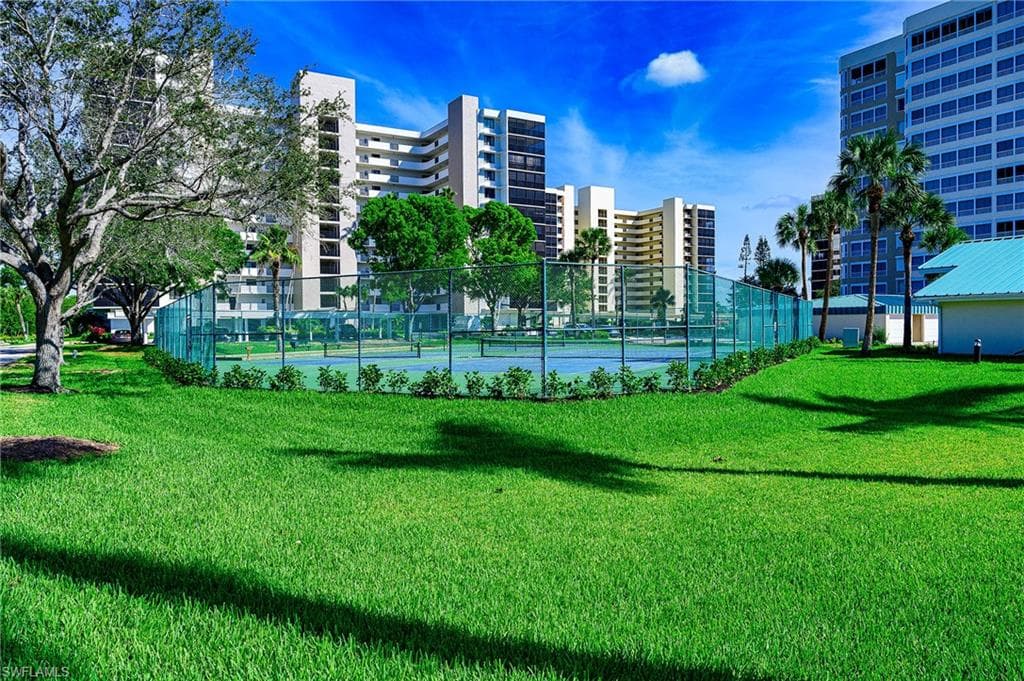 21 Bluebill AVE # 902, NAPLES FL 34108-40