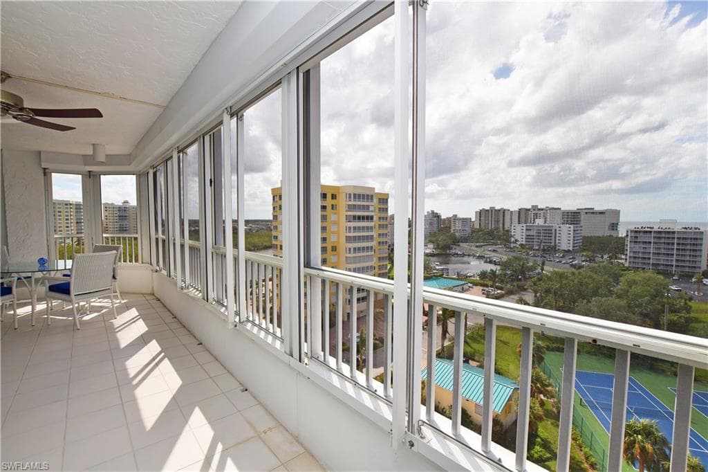 21 Bluebill AVE # 902, NAPLES FL 34108-36