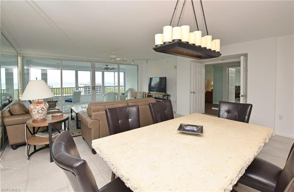 21 Bluebill AVE # 902, NAPLES FL 34108-14