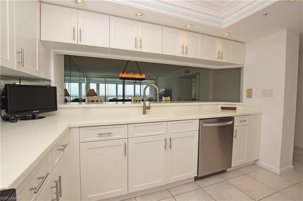 21 Bluebill AVE # 902, NAPLES FL 34108-10