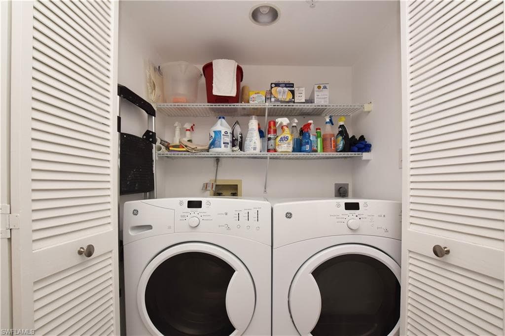 21 Bluebill AVE # 902, NAPLES FL 34108-34