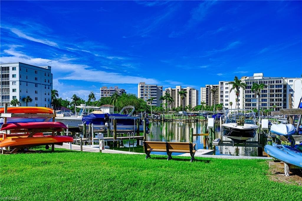 21 Bluebill AVE # 902, NAPLES FL 34108-38