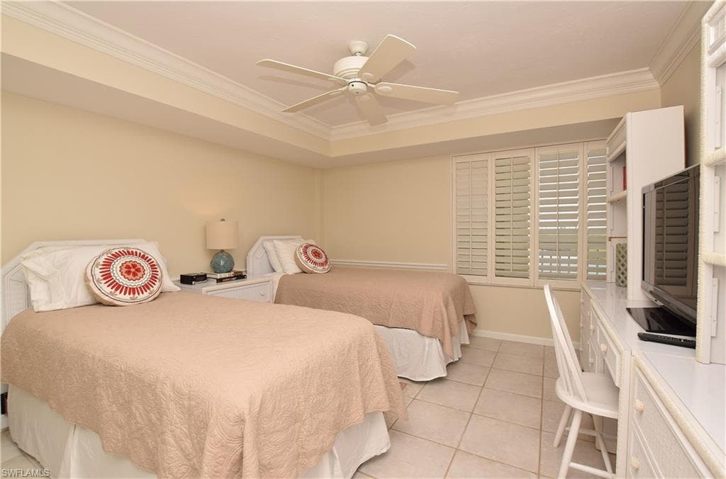 21 Bluebill AVE # 902, NAPLES FL 34108-28